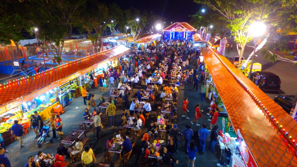 Suasana Pasar Malam Kodam V Brawijaya Surabaya. (sumber: Putera Mentari)
