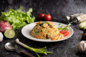 Ilustrasi nasi goreng sambel roa. (Sumber: Freepik)
