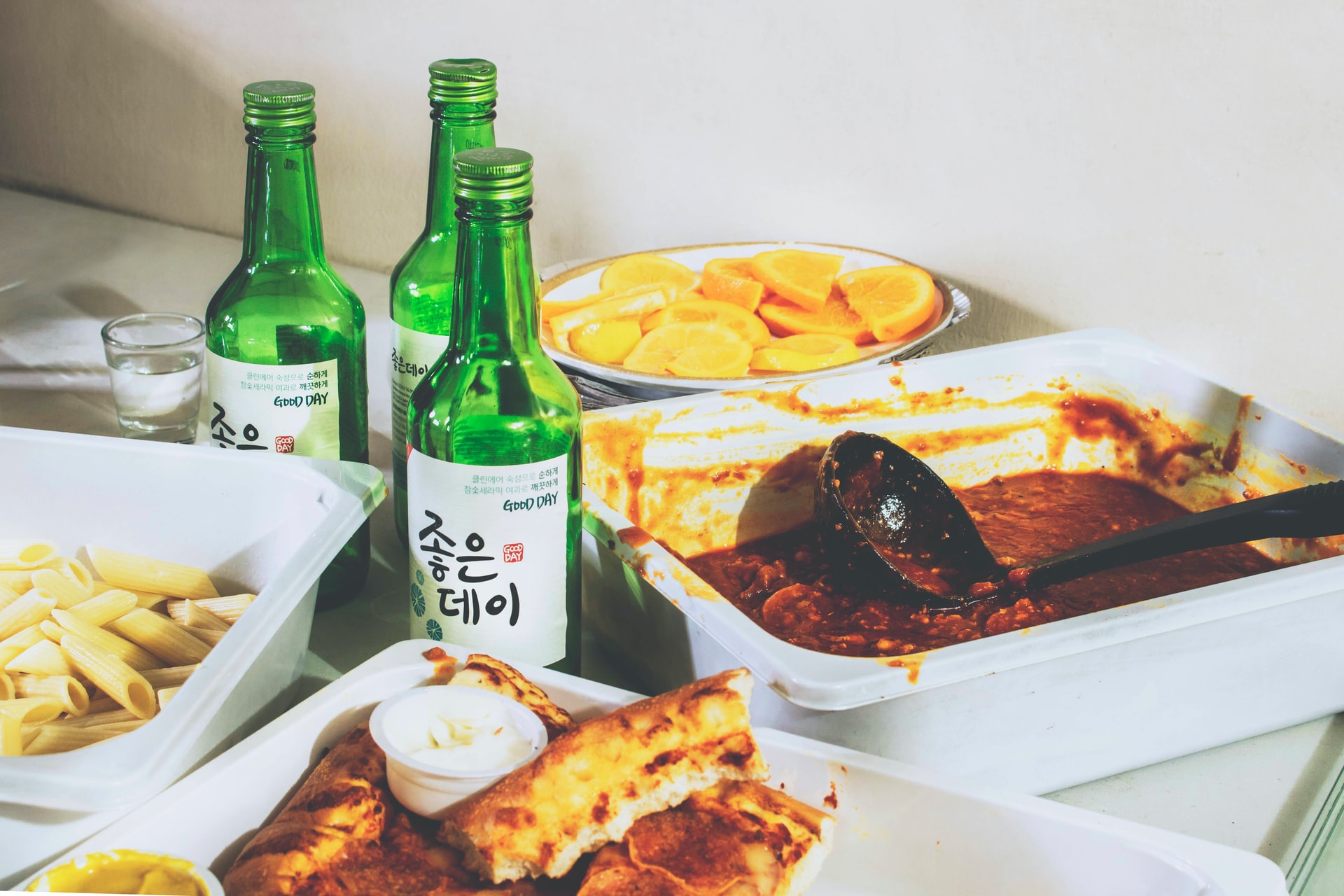 Ilustrasi mengenal soju halal. (Sumber: Unsplash)