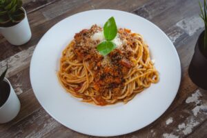 Ilustrasi hidangan Italia spaghetti. (Sumber: Unsplash)