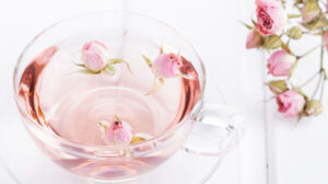 Ilustrasi teh merah muda. (Sumber: Green Living Zone)