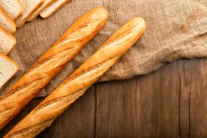 Ilustrasi roti baguette khas Perancis. (Sumber: Freepik)