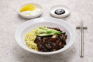 Ilustrasi hidangan mie Korea. (Sumber: iStock)