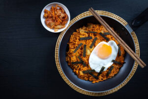 Ilustrasi resep nasi goreng kimchi. (Sumber: iStock)