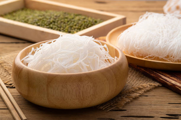 Ilustrasi perbedaan bihun dan soun. (Sumber: iStock)