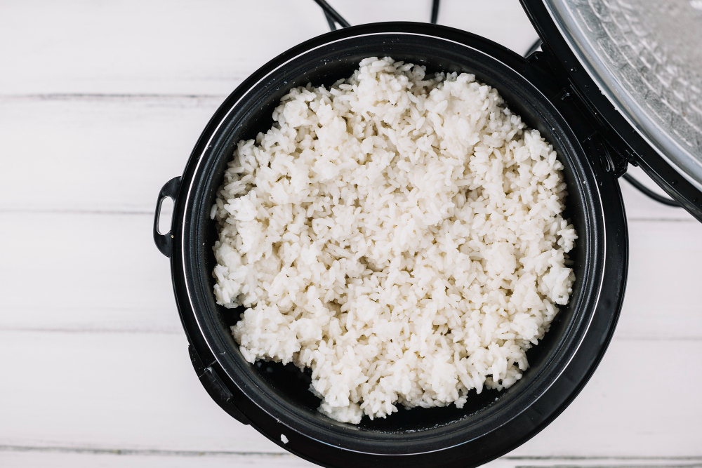 Ilustrasi makanan yang bisa dimasak pakai rice cooker selain nasi. (Sumber: Freepik)