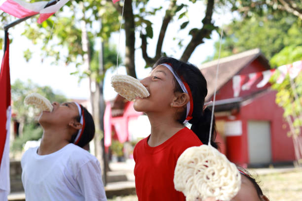 Ilustrasi 4 Tips Menang Lomba Makan Kerupuk 17 Agustus, Auto Juara! (Sumber: Freepik)