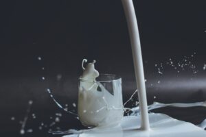 5 Cara Menyimpan Susu Murni Agar Tidak Cepat Basi, Yuk Simak!