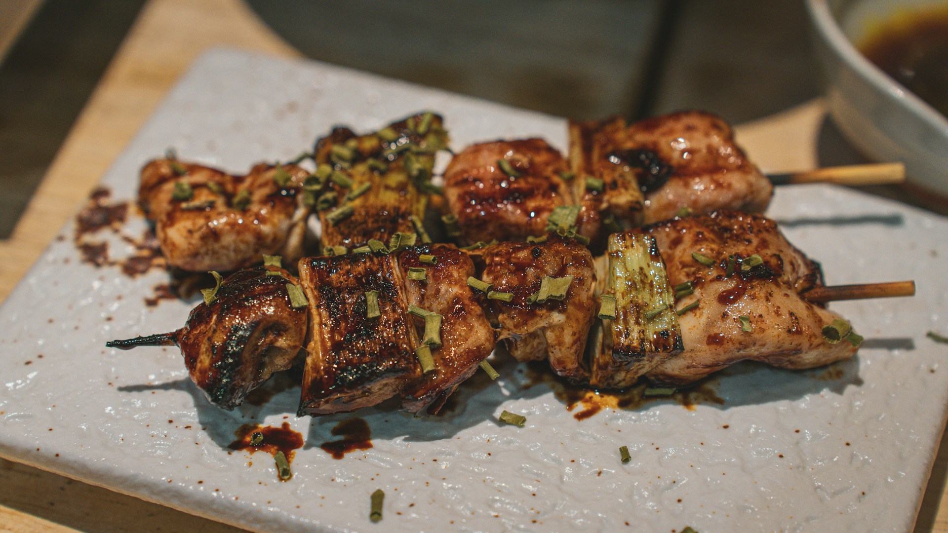 cara makan yakitori yang benar